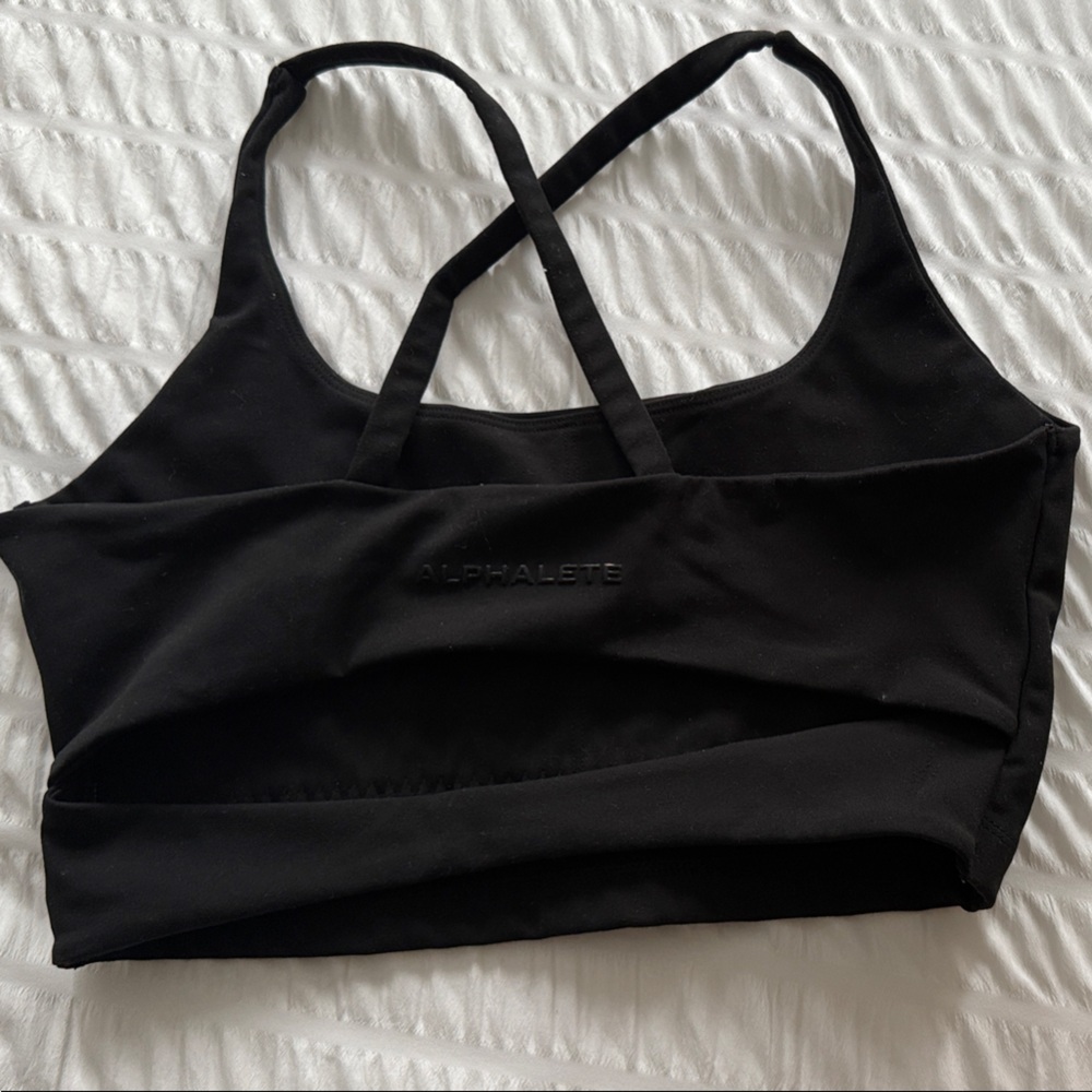 Alphalete Women's Sleek Black Sports Bra